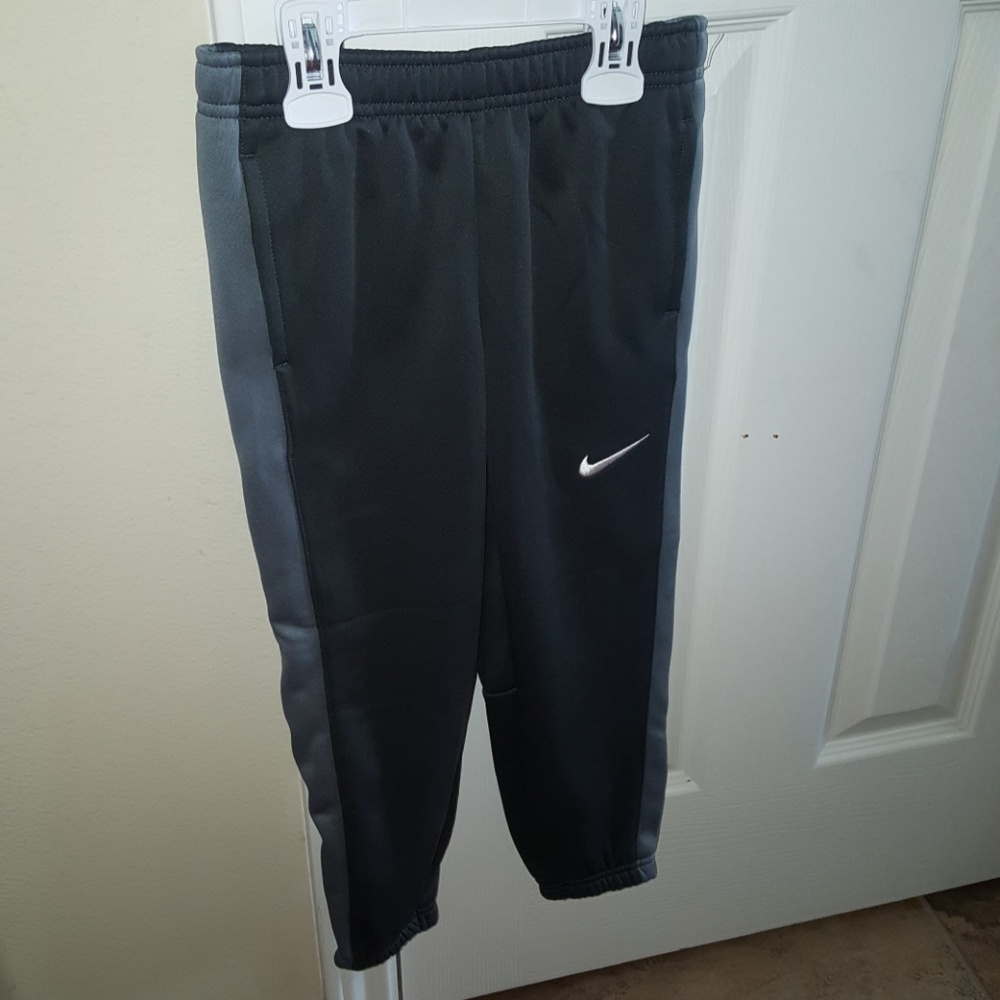 NWT Nike Dri-Fit SZ 6